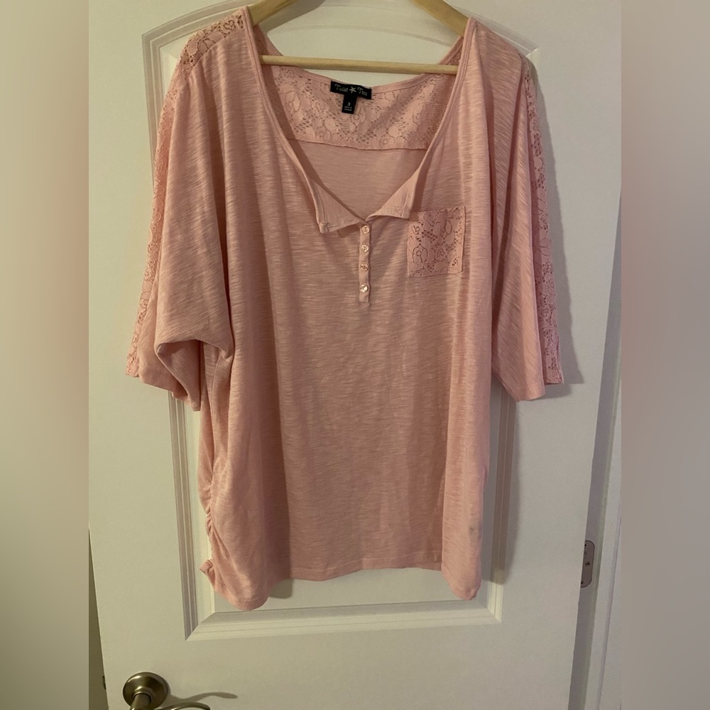Plus size pink lace 3/4 sleeve top.